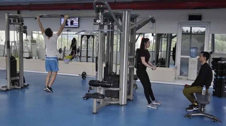 Eü Sağlıklı Yaşam Salonu 500 Kişiye Hizmet Veriyor