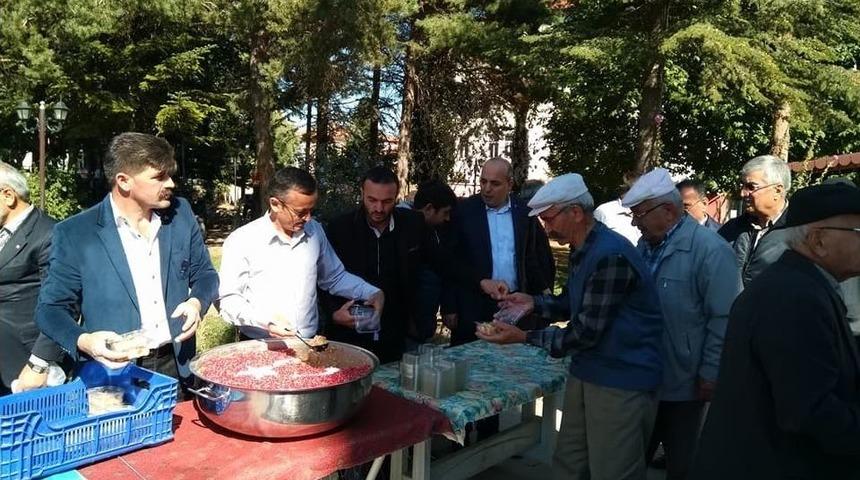 Mhp İl&ccedil;e Teşkilatı, Aşure Dağıttı