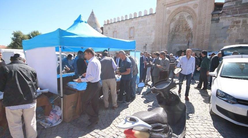 Beyşehir Belediyesi&rsquo;nden Vatandaşlara Aşure İkramı