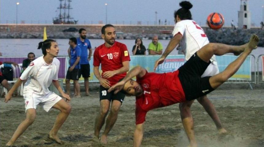 Alanya’da Plaj Futbolu Heyecanı