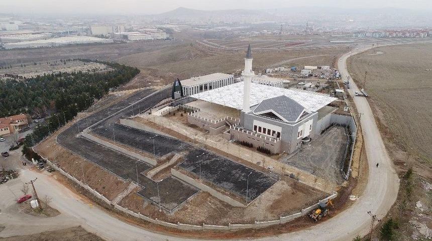 &Ccedil;imşit Mezarlığı&rsquo;ndaki Cami Ve Tesislerde Son R&ouml;tuşlar