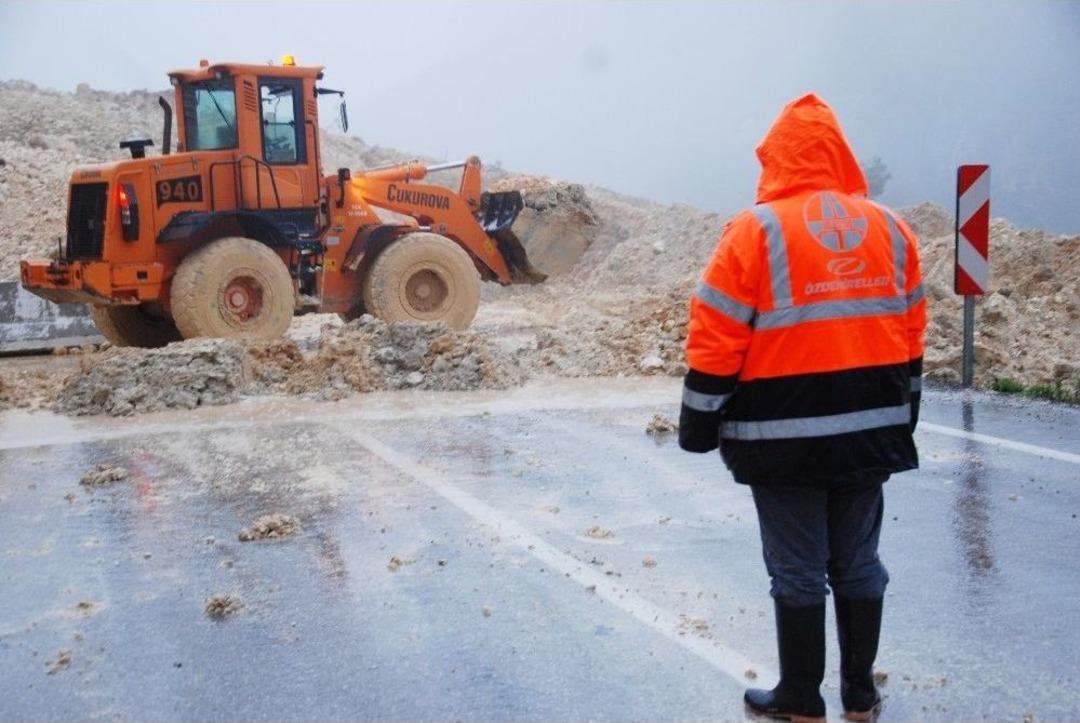 Mersin&rsquo;de Heyelan