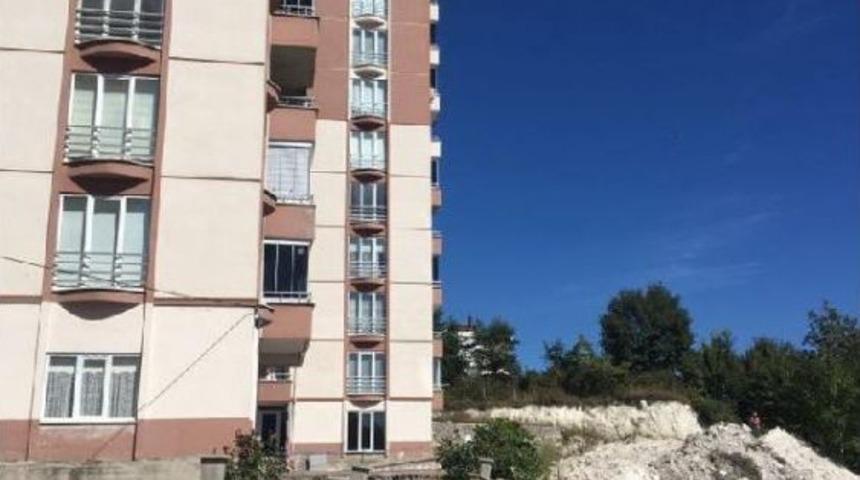 Fatsa'da Toprak Kayması Nedeniyle Site Boşaltıldı