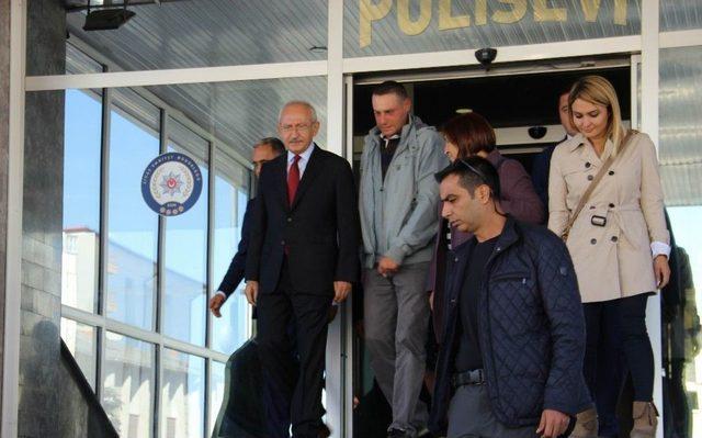 Kılıçdaroğlu, Asker Oğluna Sarılarak Sivas’tan Ayrıldı