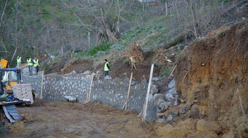Kartepe Belediyesi Eşme Ahmediye&rsquo;de Taş Duvar Yapıyor