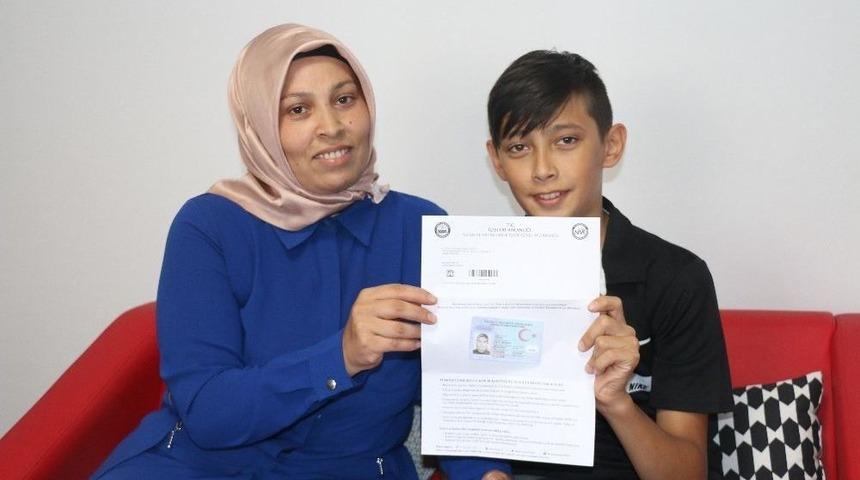 Kimliğine Annesinin Fotoğrafı Basılan &Ccedil;ocuk, Sınava Girebilecek