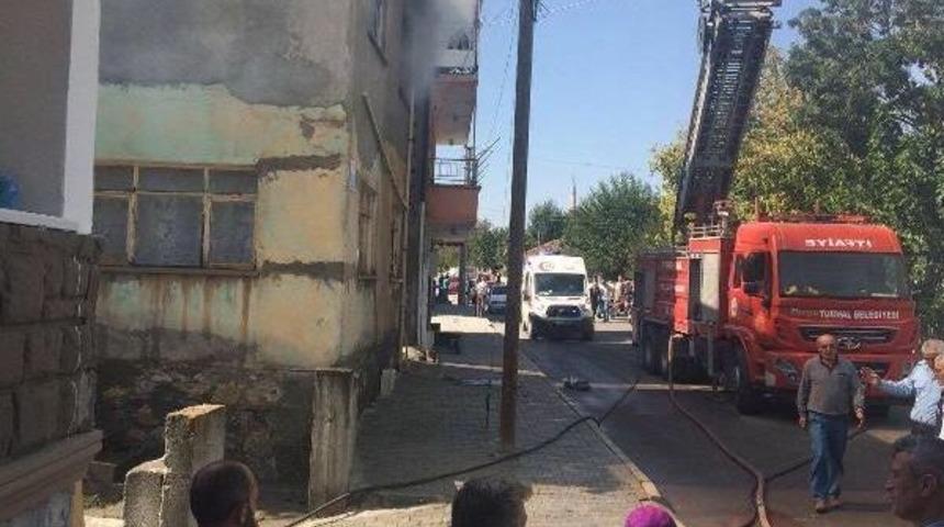 2 Kadından Birini &Ouml;ld&uuml;r&uuml;p, Diğerini Yaraladı, Evi Ateşe Verip Ka&ccedil;tı (2)