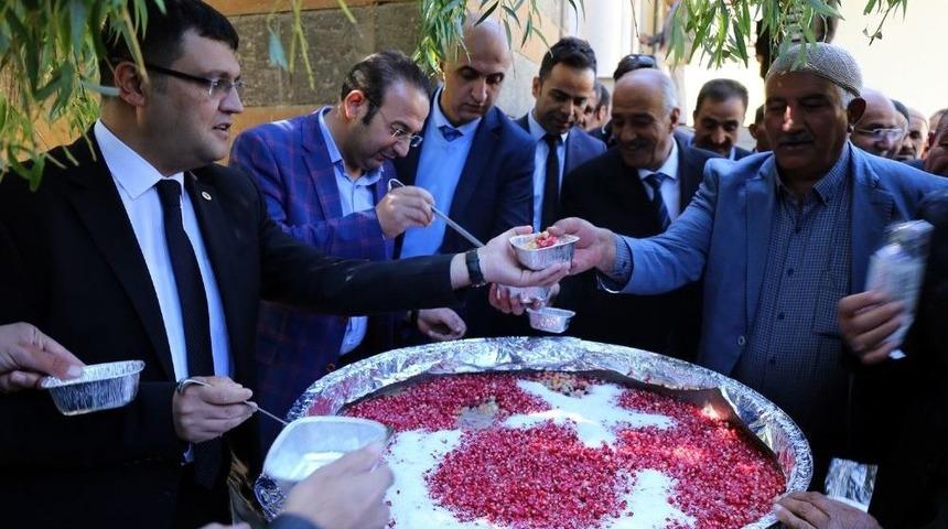 G&uuml;rpınar&rsquo;da Vatandaşlara Aşure Dağıtıldı