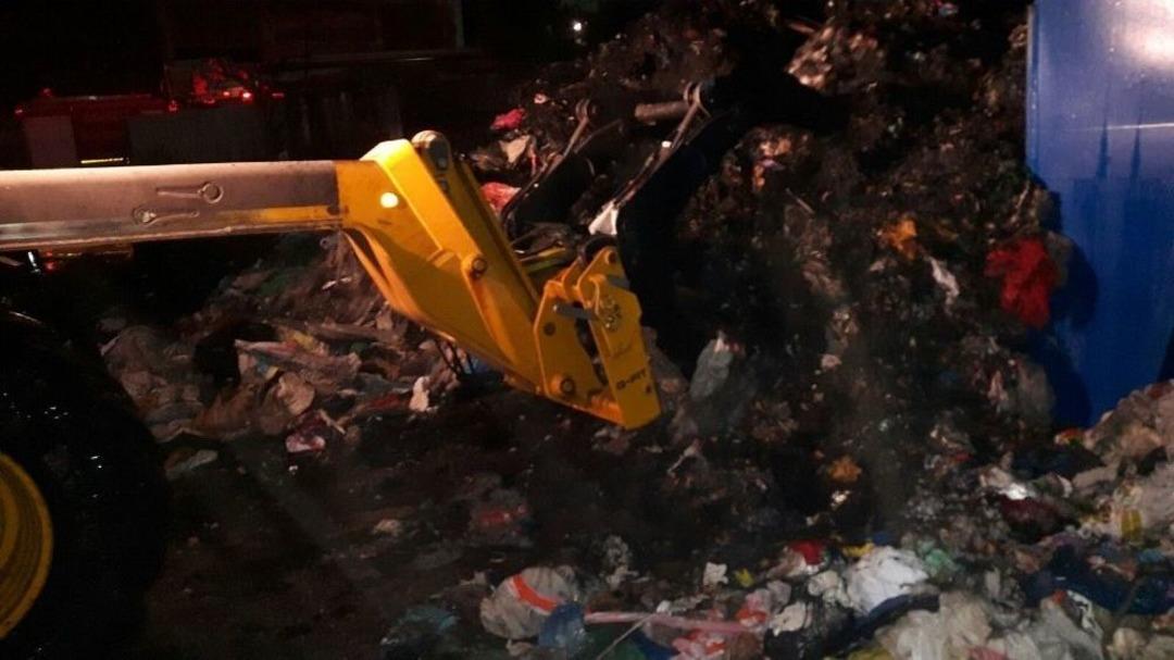 Geri D&ouml;n&uuml;ş&uuml;m Tesisinde Korkutan Yangın