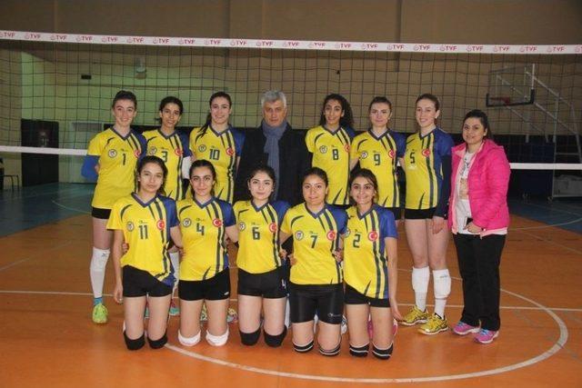 Cizre Belediyesi Bayan Voleybol Takımı Başarıdan Başarıya Koşuyor