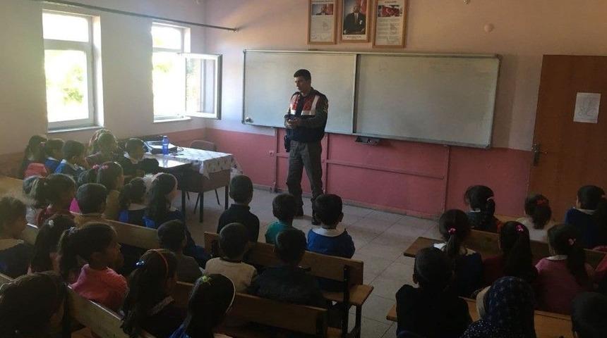 Jandarmadan Öğrenciler Trafik Semineri