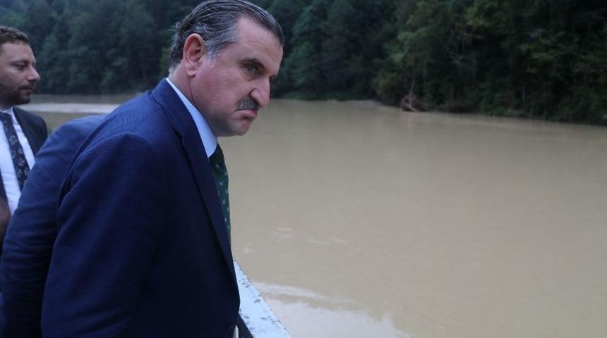 Gen&ccedil;lik Ve Spor Bakanı Bak, Hemşin İl&ccedil;esinde Selden Zarar G&ouml;ren Yolları Ve Dere İ&ccedil;erisindeki Bentleri İnceledi