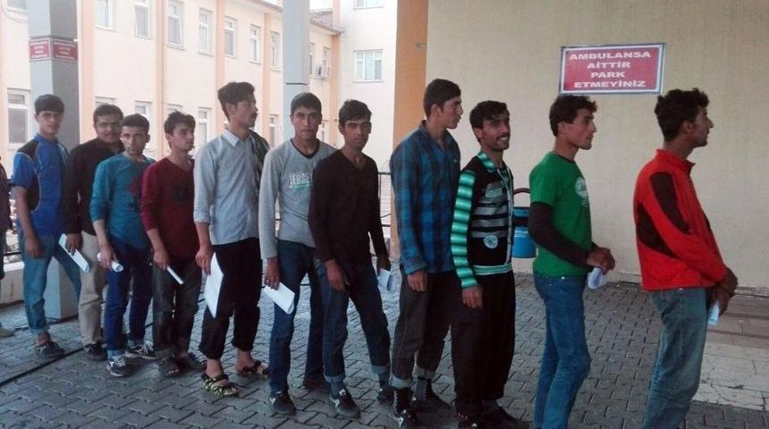 Avrupa Hayali İle Yola &Ccedil;ıkan 26 M&uuml;lteci Yakalandı