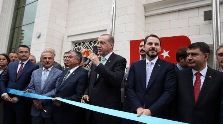 Cumhurbaşkanı Erdoğan, Samiha Ayverdi Anadolu Lisesinin Kurdele Kesim T&ouml;renine Katıldı
