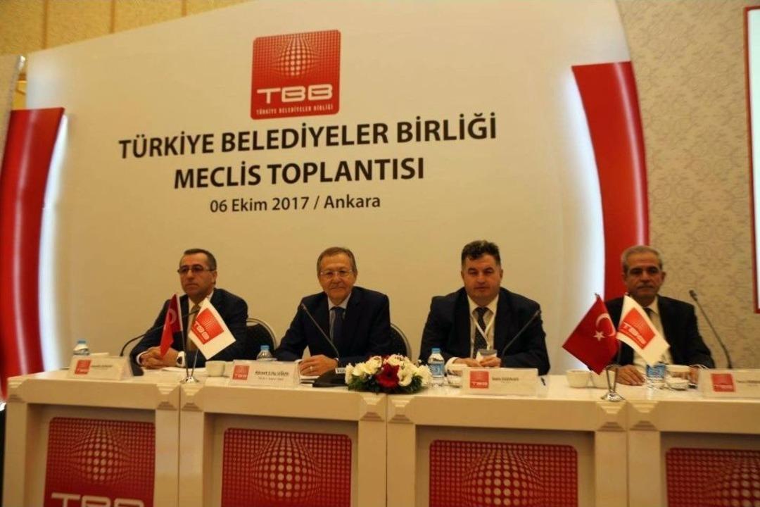 Uğur İstifa İddialarını Yalanladı