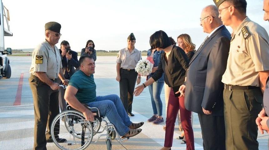 Siirt Gazisi Çiçeklerle Karşılandı