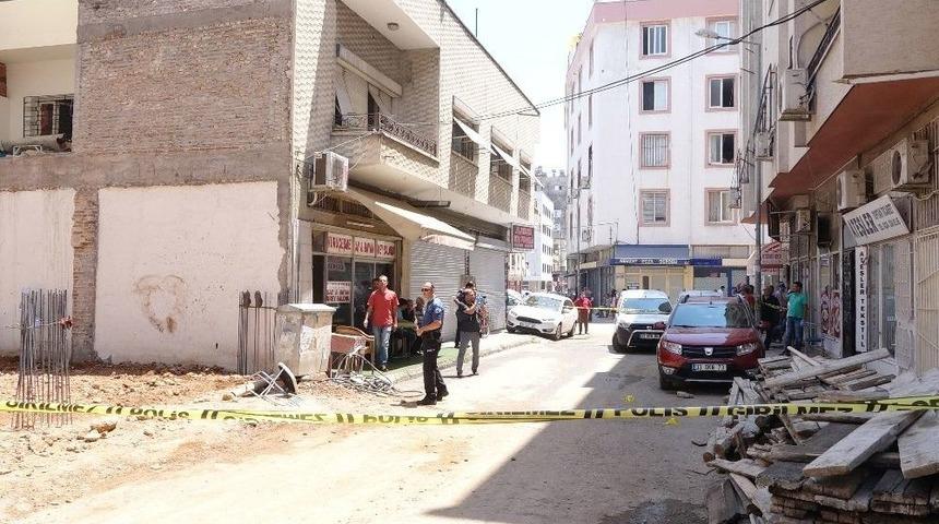 Alacaklı Olduğu Kız Kardeşinin D&uuml;kkanına Silahla Saldırdı