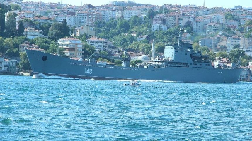 Rus Savaş Gemisi &lsquo;orsk&rsquo; İstanbul Boğazı&rsquo;ndan Ge&ccedil;ti
