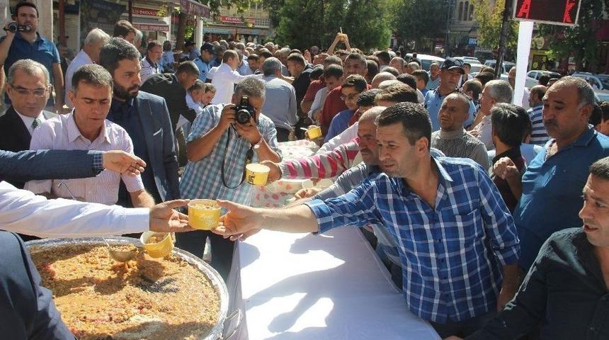 Şanlıurfa&rsquo;da 5 Bin Kişiye Aşure İkramı