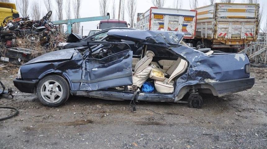 Konya&rsquo;da Kamyon İle Otomobil &Ccedil;arpıştı: 1 &Ouml;l&uuml;