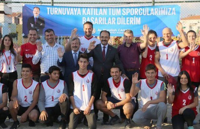 Kent Tarihindeki İlk Kum Voleybolu Turnuvası Başladı