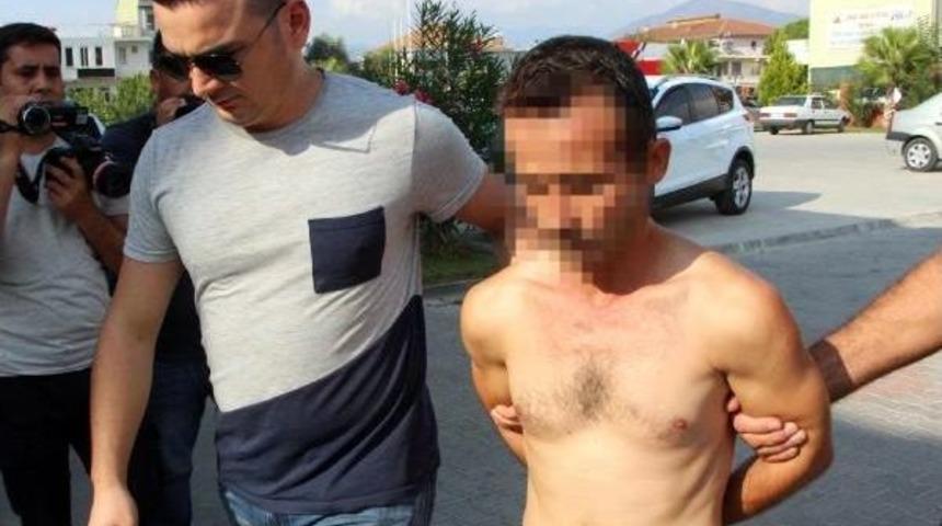 Evinin &Ouml;n&uuml;nde Eşiyle Konuşan Adamı &Ouml;ld&uuml;rd&uuml;