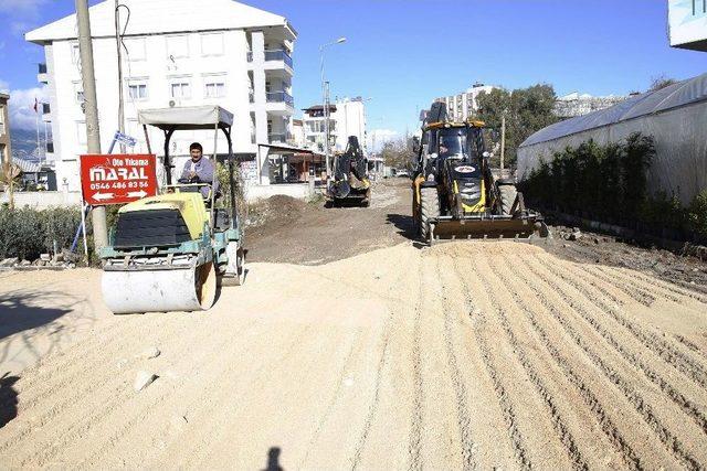 Döşemealtı Bahçeyaka’da Parke Yollar Yenileniyor