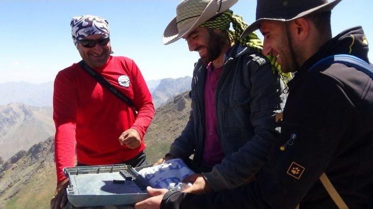 Hakkarili Dağcılardan Sümbül’ün Zirvesinde Görsel Şov G5