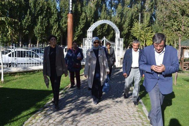 Azizoğlu, Kadınların Sorunlarını Dinledi 1