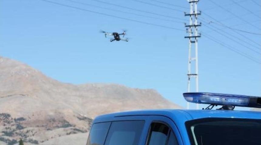 Jandarma, 'drone' Ile Tarlalarda Hintkeneviri Aradı