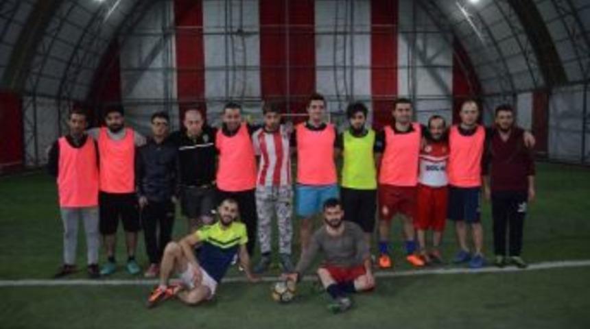 Polis İle Gençlik Grubu Arasında Futbol Maçı