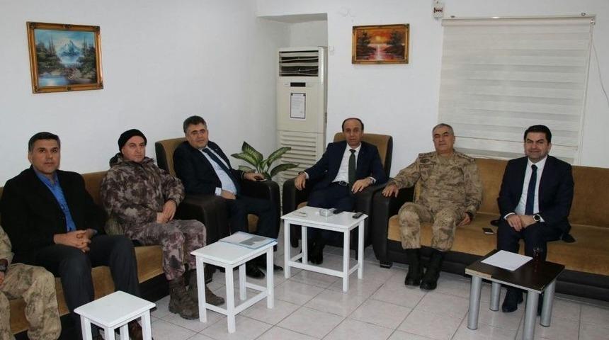 Vali Erin Ceylanpınar&rsquo;da G&uuml;venlik &Ouml;nlemlerini İnceledi