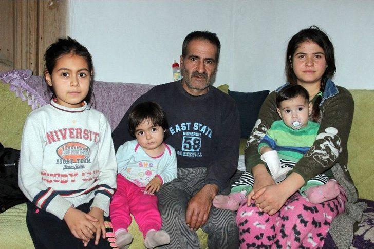 İlk Eşi Kazada, İkincisi Zatürreden Ölen Adam Evi Yanınca Çocuklarıyla Ortada Kaldı G2