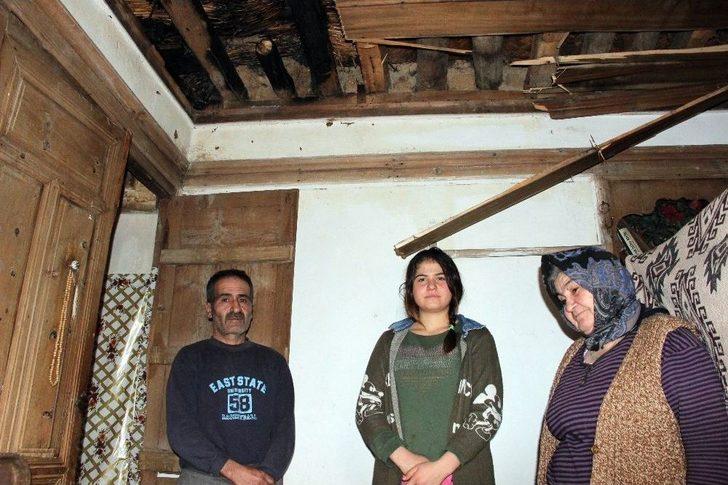 İlk Eşi Kazada, İkincisi Zatürreden Ölen Adam Evi Yanınca Çocuklarıyla Ortada Kaldı G5