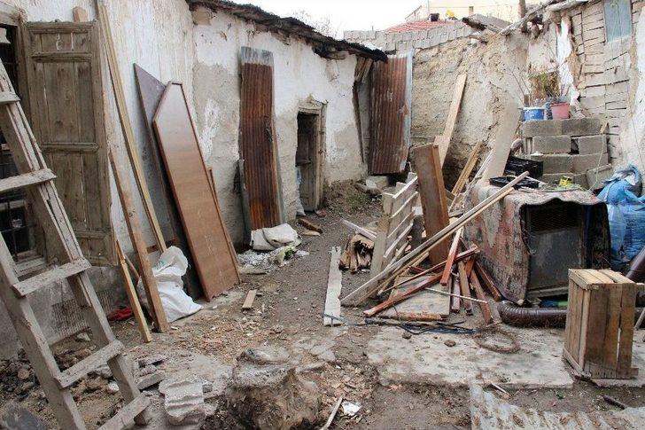 İlk Eşi Kazada, İkincisi Zatürreden Ölen Adam Evi Yanınca Çocuklarıyla Ortada Kaldı G1