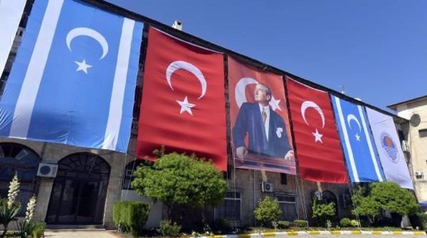 Mersin Belediyesi, Kerk&uuml;k'e Destek I&ccedil;in T&uuml;rkmen Bayrağı Astı