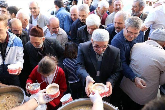 Gümüşhane’de 2 Bin Kişiye Aşure Dağıtıldı