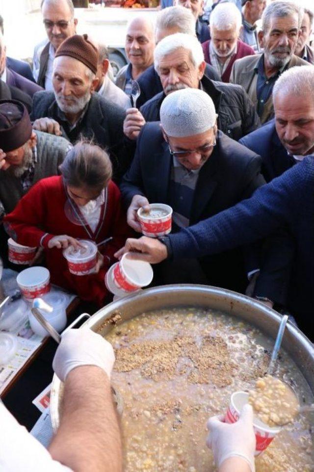 Gümüşhane’de 2 Bin Kişiye Aşure Dağıtıldı