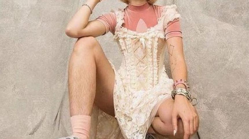 Aykırı Model Tecav&uuml;z Tehditleri Alıyor