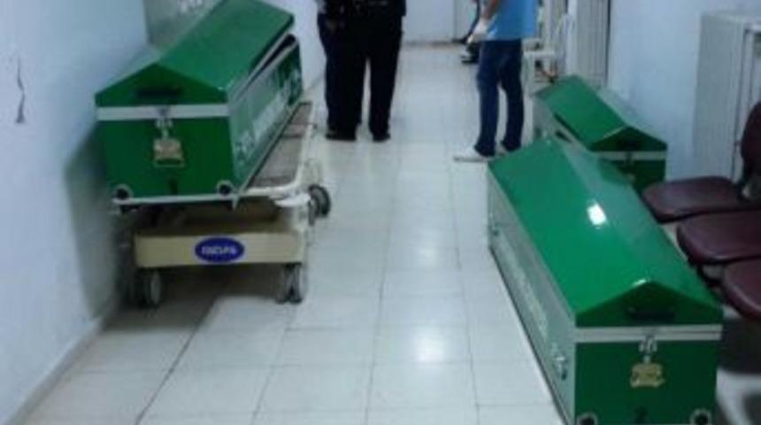 Bandırma'da 3 Kişi, Başlarından Vurularak &Ouml;ld&uuml;r&uuml;lm&uuml;ş Halde Bulundu (2)