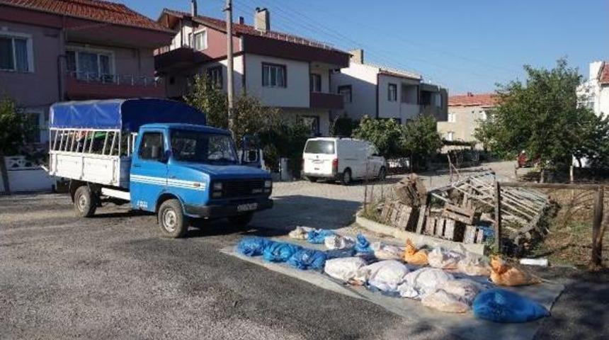 Eşinin Kullandığı Kamyonet D&uuml;şen Kadın Ağır Yaralandı