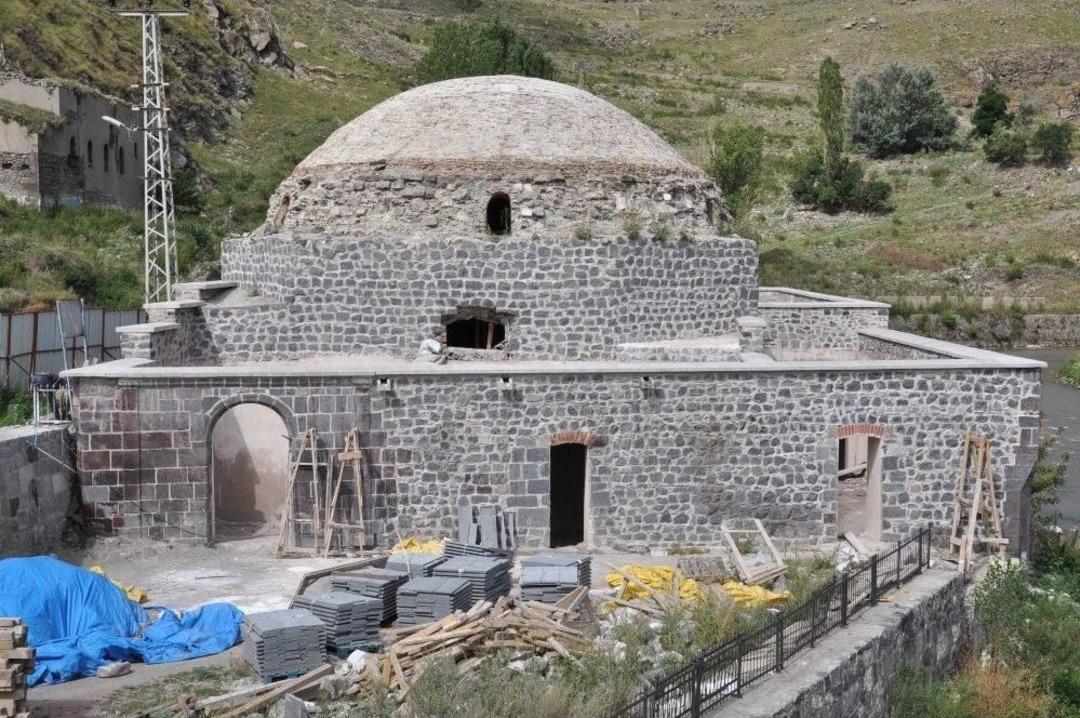 Kars&rsquo;ta Osmanlıdan Kalma İki Hamamın Restorasyonu S&uuml;r&uuml;yor