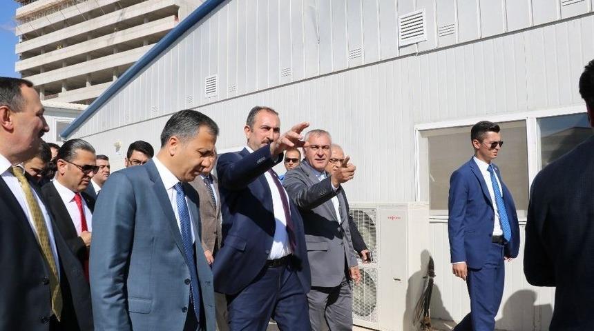 Adalet Bakanı G&uuml;l&rsquo;den Personel M&uuml;jdesi