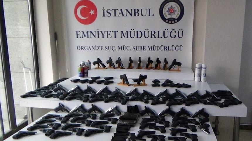 İstanbul’da Silah Kaçakçılarına Operasyon: 182 Tabanca Ele Geçirildi