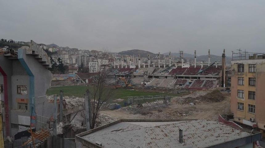 H&uuml;seyin Avni Aker Stadyumu&rsquo;nun Yıkımında Sona Doğru