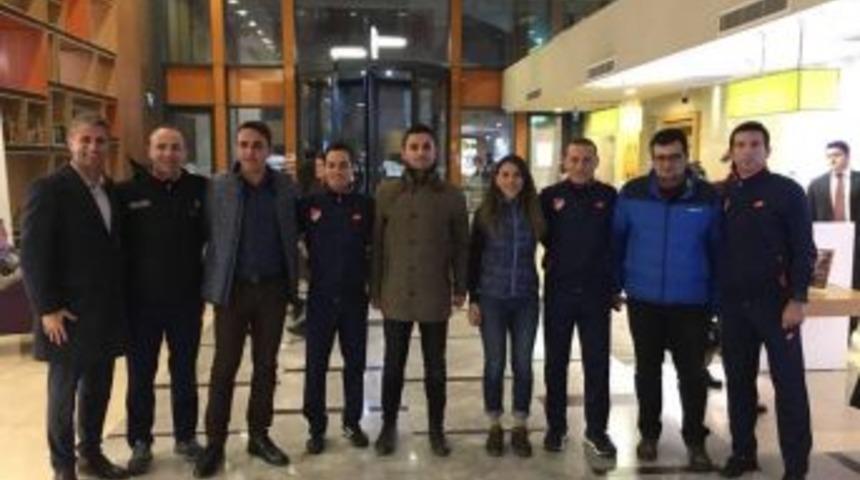 C&uuml;neyt &Ccedil;akır Kayserili Hakemler İle Bir Araya Geldi