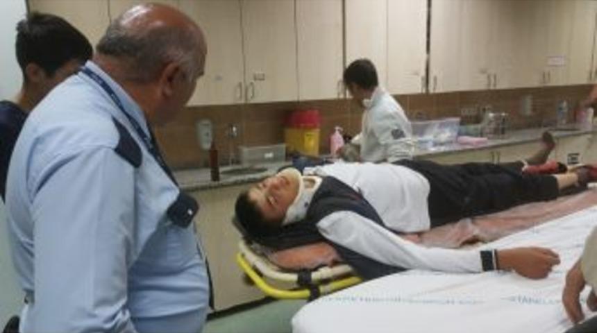 Kamyonetin &Ccedil;arptığı &Ouml;ğrenci Yaralandı