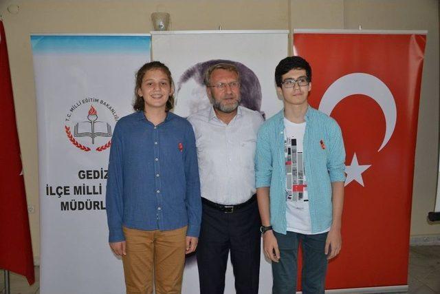 Gediz’de Başarılı Öğrenciler Ödüllendirildi