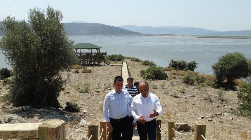 Bafa Gölü Tabiat Parkı Ziyaretçilerini Büyülüyor