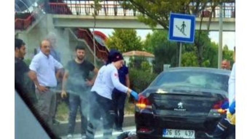 &Uuml;st Ge&ccedil;idi Kullanmayan Yayaya Otomobil &Ccedil;arptı